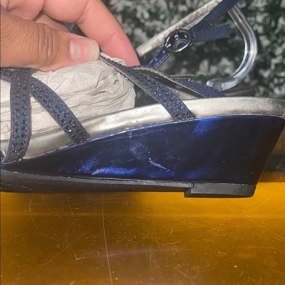 Bandolino Blue Wedge Sandals with Strappy Design - Picture 4 of 6